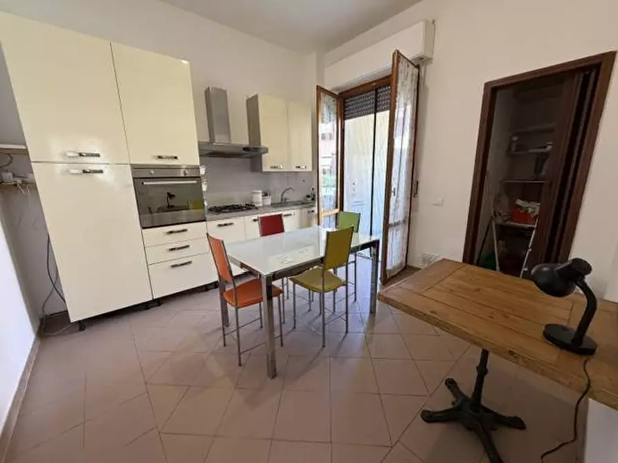Immagine 5 di Appartamento in vendita  in via Oberdan 100 a Viareggio