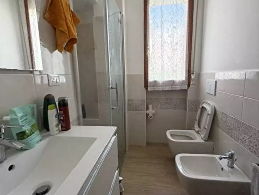 Immagine 9 di Appartamento in vendita  in via Oberdan 100 a Viareggio