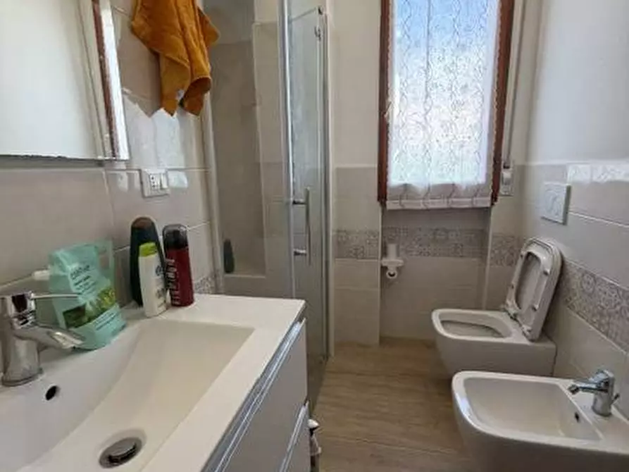 Immagine 10 di Appartamento in vendita  in via Oberdan 100 a Viareggio