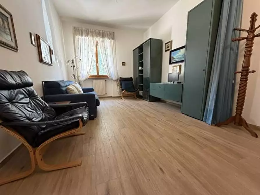 Immagine 1 di Appartamento in vendita  in via Oberdan 100 a Viareggio