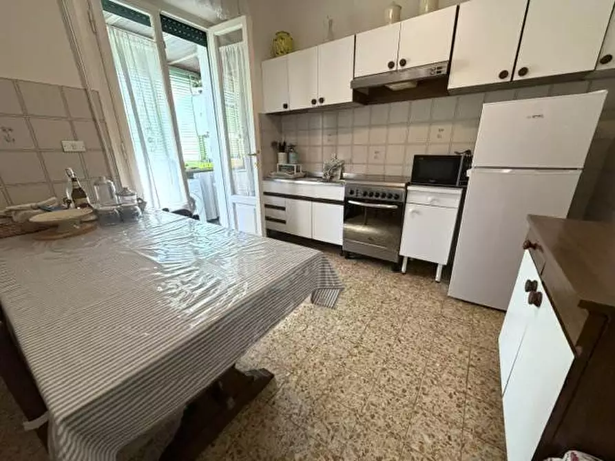 Immagine 2 di Casa indipendente in vendita  in via Pascoli 33 a Viareggio