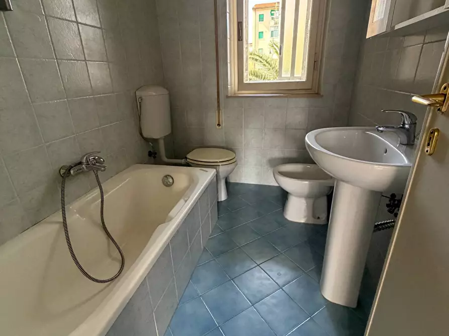 Immagine 14 di Appartamento in vendita  in via verdi 230 a Viareggio