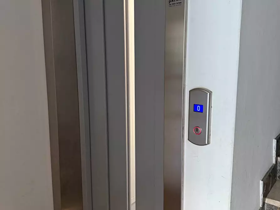 Immagine 17 di Appartamento in vendita  in via verdi 230 a Viareggio