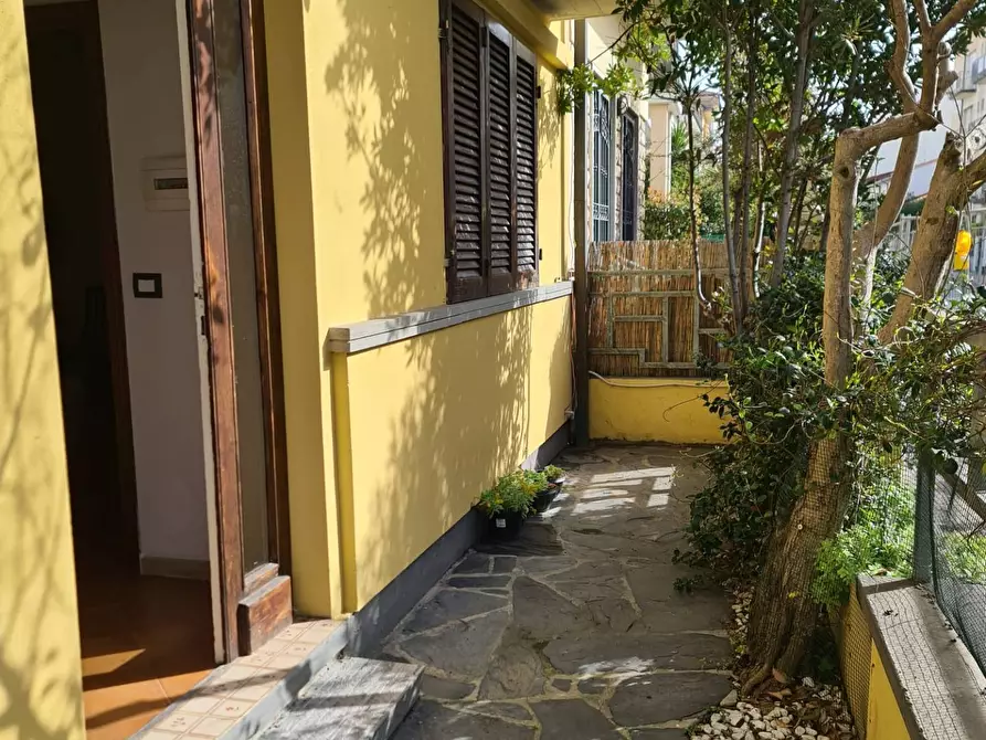 Immagine 1 di Casa indipendente in vendita  in via Lepanto 55 a Viareggio