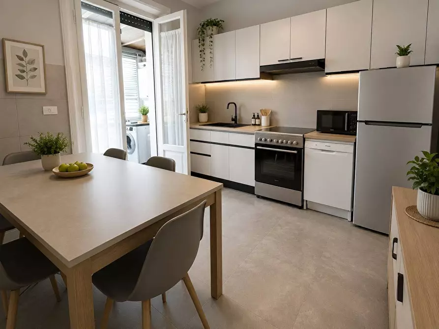 Immagine 2 di Casa indipendente in vendita  in via Pascoli 33 a Viareggio
