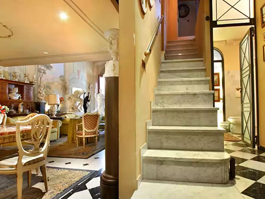 Immagine 8 di Attico in vendita  in via della vigna nuova 57 a Firenze