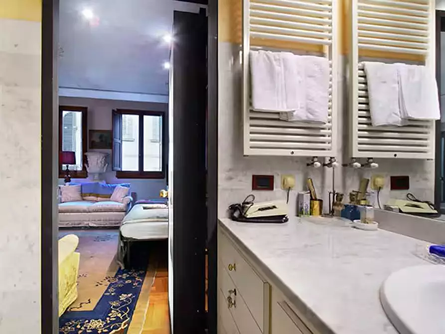 Immagine 26 di Attico in vendita  in via della vigna nuova 57 a Firenze