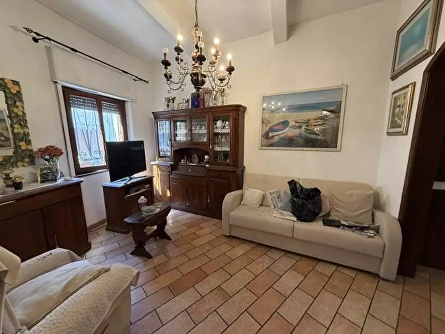 Immagine 1 di Casa indipendente in vendita  in via Coppino 55 a Viareggio