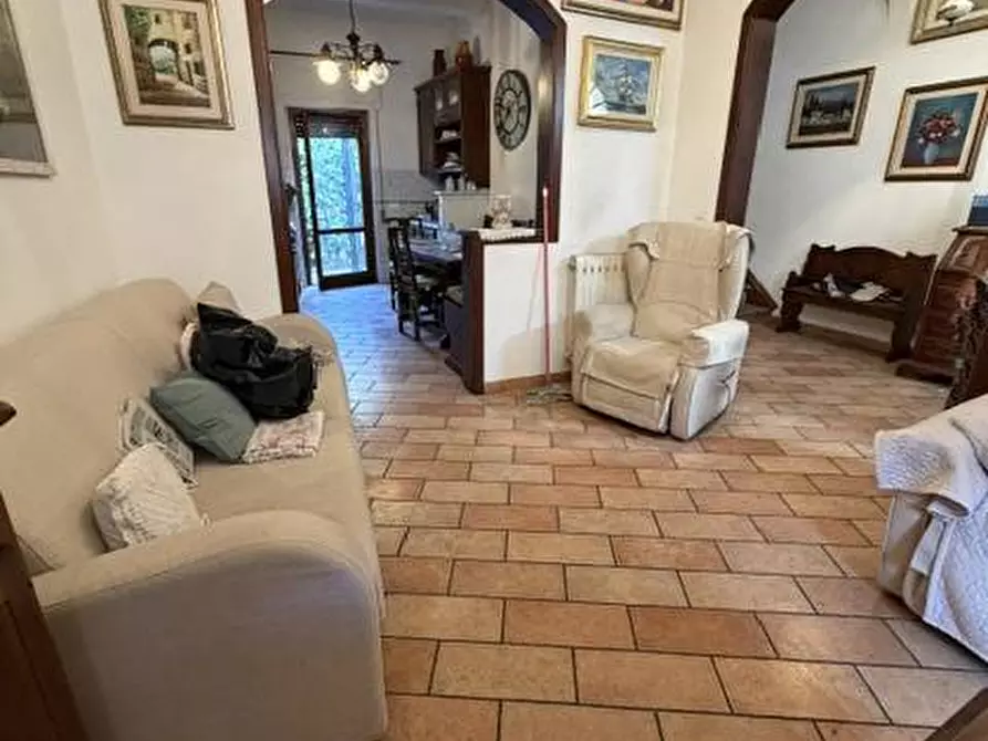 Immagine 3 di Casa indipendente in vendita  in via Coppino 55 a Viareggio