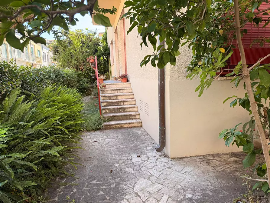 Immagine 1 di Appartamento in vendita  in via puccini 301 a Viareggio