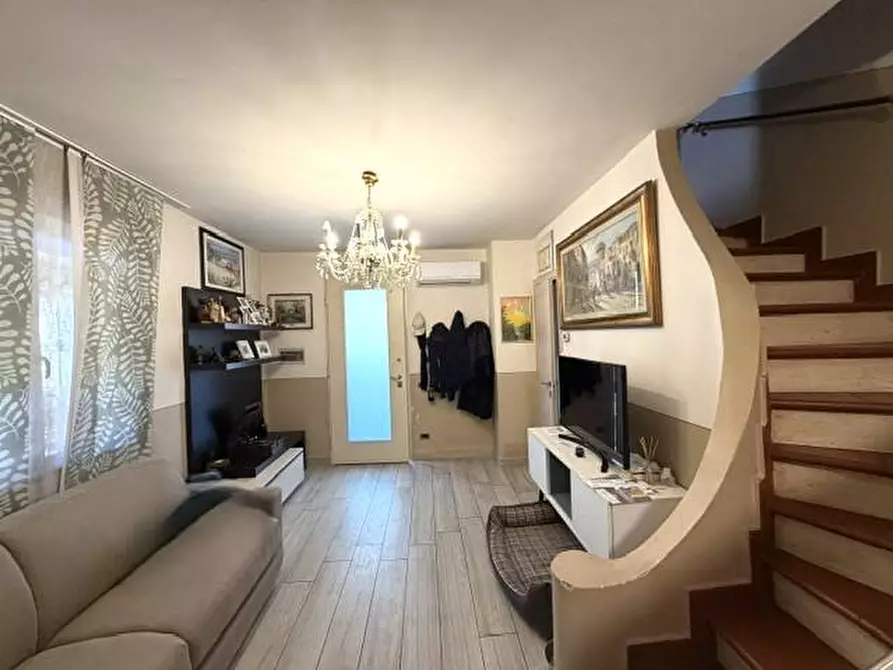 Immagine 4 di Villetta a schiera in vendita  in via butterfly 301 a Viareggio