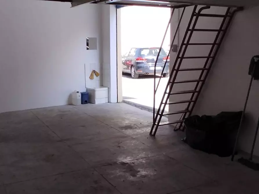 Immagine 11 di Box auto in vendita  in Via Franz Liszt 4 a Palermo