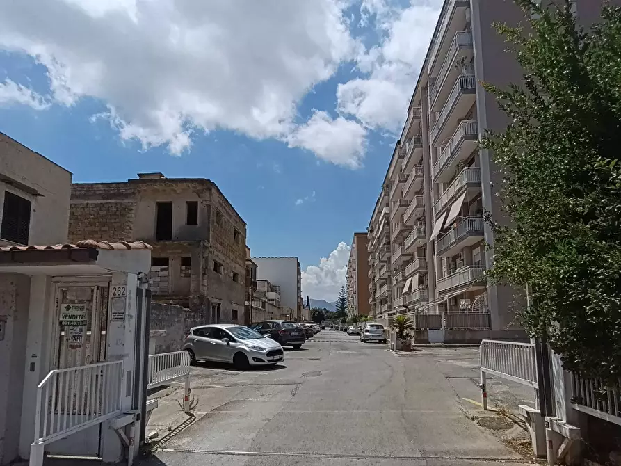 Immagine 2 di Appartamento in vendita  in via mammana 262 a Palermo
