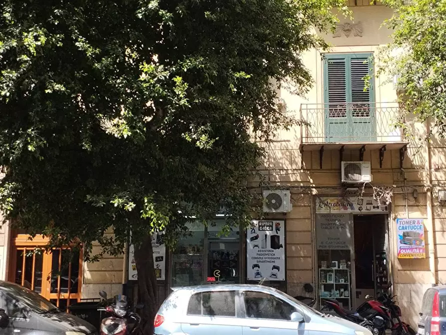 Immagine 3 di Locale commerciale in vendita  in Via Sammartino 28/a a Palermo