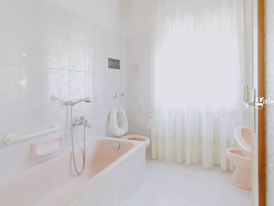 Immagine 23 di Villa in vendita  in via statale 132 a Merate