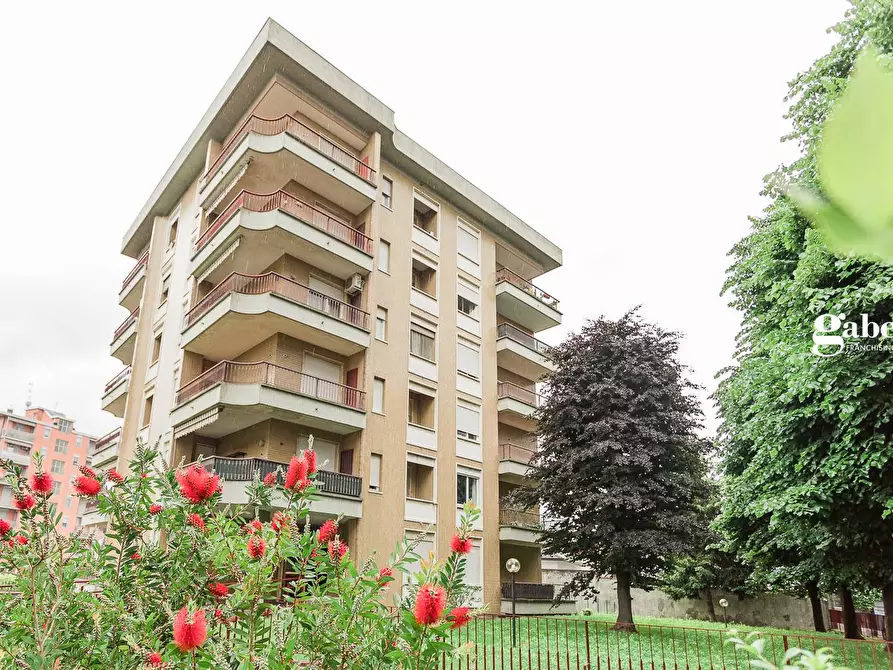 Immagine 1 di Appartamento in vendita  in Via Monte Bianco 1 a Busto Arsizio