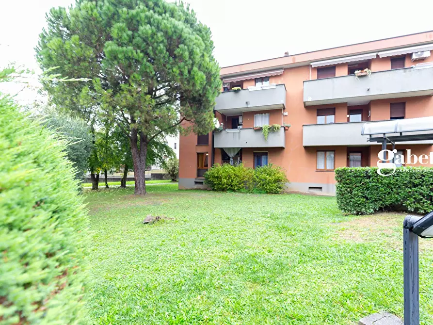 Immagine 1 di Appartamento in vendita  in VIA ANTONIO GRAMSCI 5 a Renate