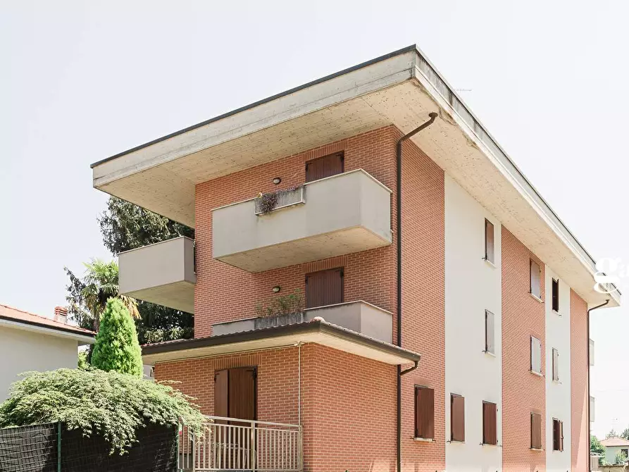 Immagine 1 di Appartamento in vendita  in via Monte Grappa 3/A a Bernareggio