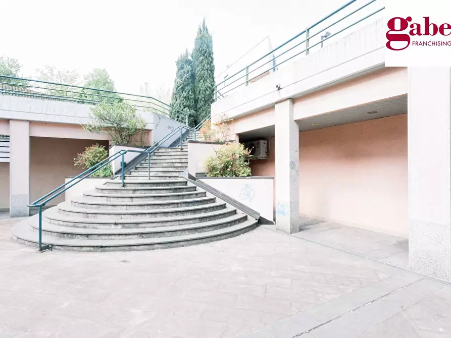 Immagine 2 di Negozio in vendita  in via de gasperi 133 a Merate