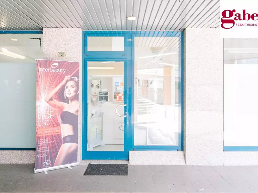 Immagine 4 di Negozio in vendita  in via de gasperi 133 a Merate