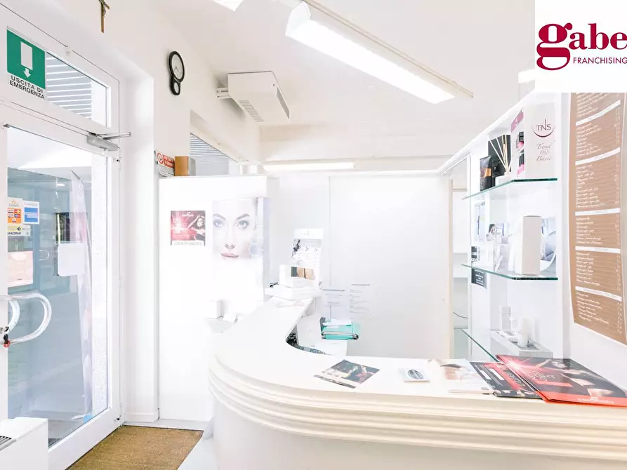 Immagine 5 di Negozio in vendita  in via de gasperi 133 a Merate