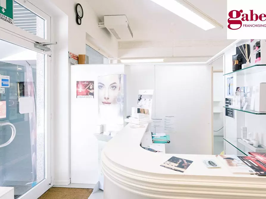 Immagine 6 di Negozio in vendita  in via de gasperi 133 a Merate