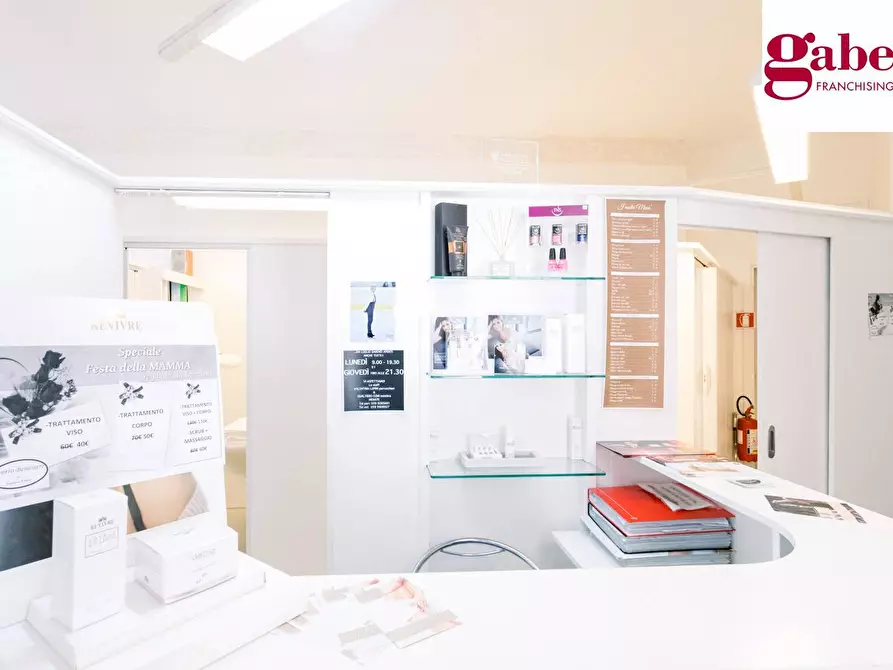 Immagine 7 di Negozio in vendita  in via de gasperi 133 a Merate