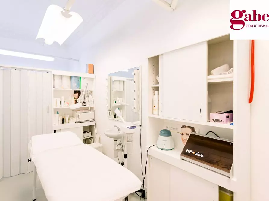 Immagine 8 di Negozio in vendita  in via de gasperi 133 a Merate