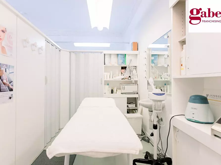 Immagine 9 di Negozio in vendita  in via de gasperi 133 a Merate