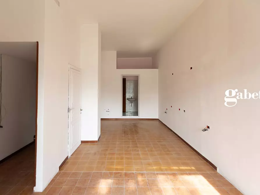 Immagine 7 di Negozio in vendita  in via volta 2 a Paderno D'adda