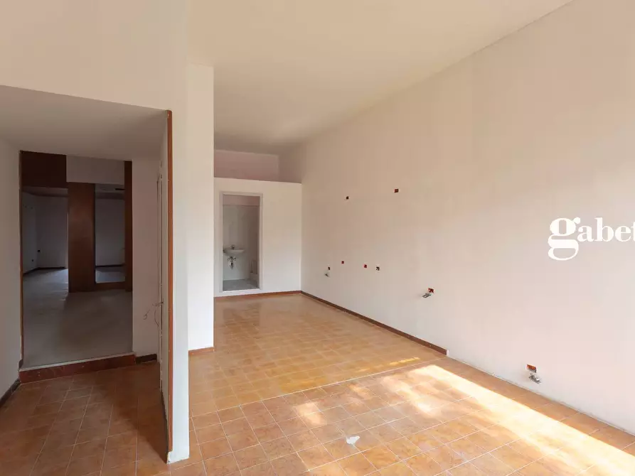 Immagine 8 di Negozio in vendita  in via volta 2 a Paderno D'adda