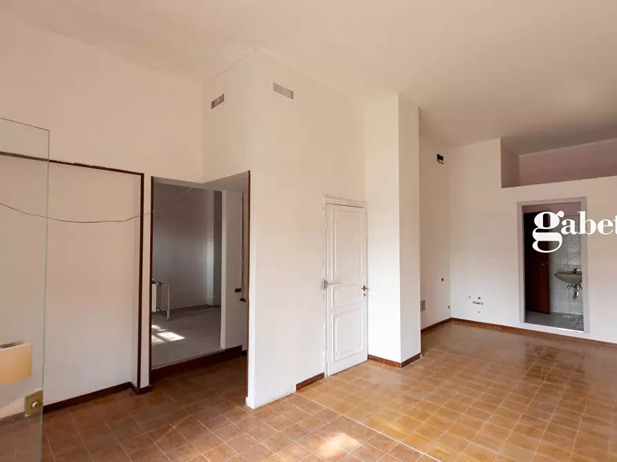 Immagine 9 di Negozio in vendita  in via volta 2 a Paderno D'adda