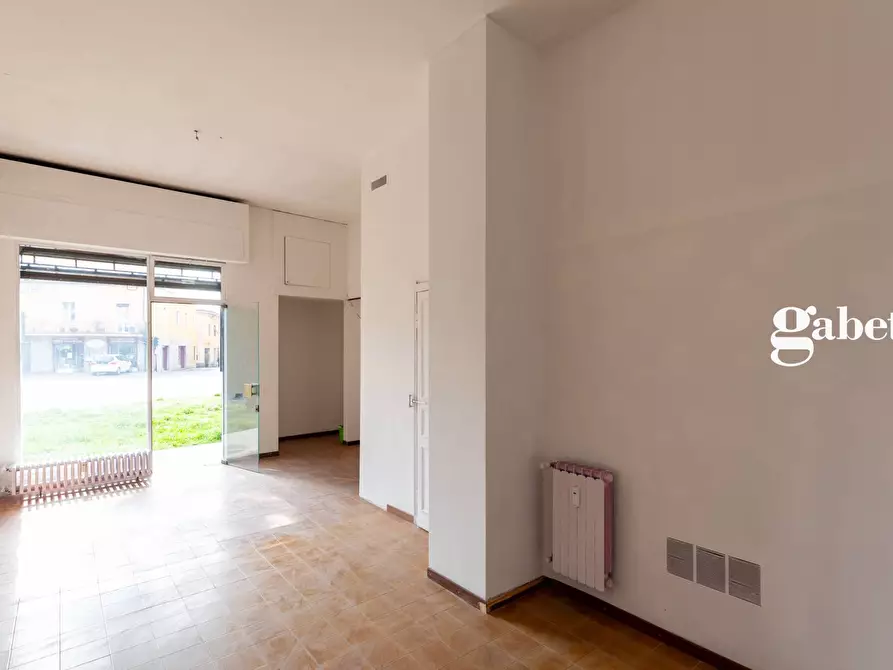 Immagine 10 di Negozio in vendita  in via volta 2 a Paderno D'adda