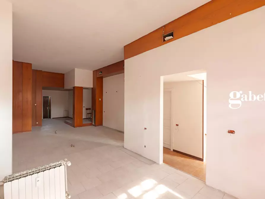 Immagine 11 di Negozio in vendita  in via volta 2 a Paderno D'adda