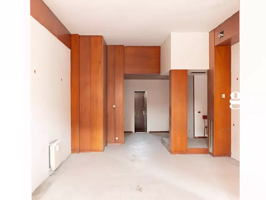 Immagine 12 di Negozio in vendita  in via volta 2 a Paderno D'adda