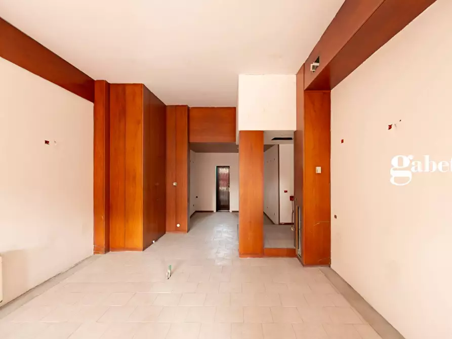 Immagine 14 di Negozio in vendita  in via volta 2 a Paderno D'adda