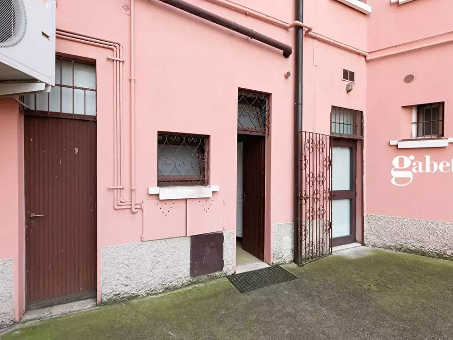 Immagine 16 di Negozio in vendita  in via volta 2 a Paderno D'adda