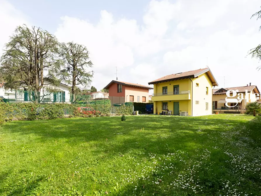 Immagine 1 di Villa in vendita  in Via Torricelli 10 a Merate