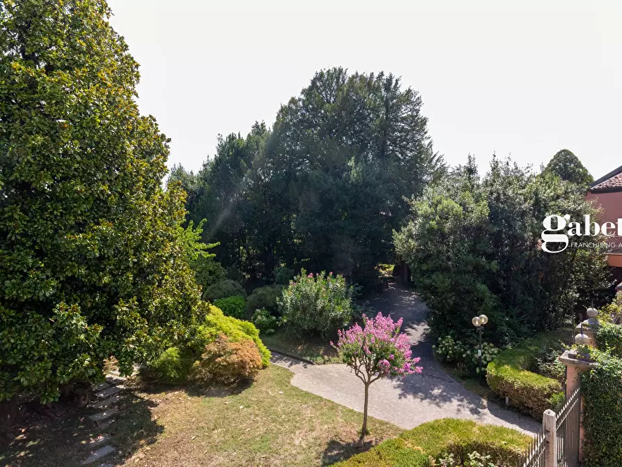 Immagine 30 di Palazzo in vendita  in Piazza Cioja 1 a Missaglia