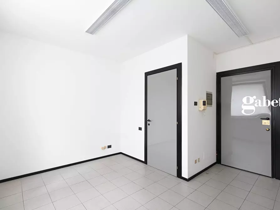 Immagine 33 di Attività commerciale in affitto  in Via De Gasperi 119 a Merate