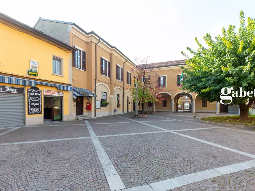 Immagine 2 di Negozio in vendita  in Piazza Della Vittoria 3 a Paderno D'adda