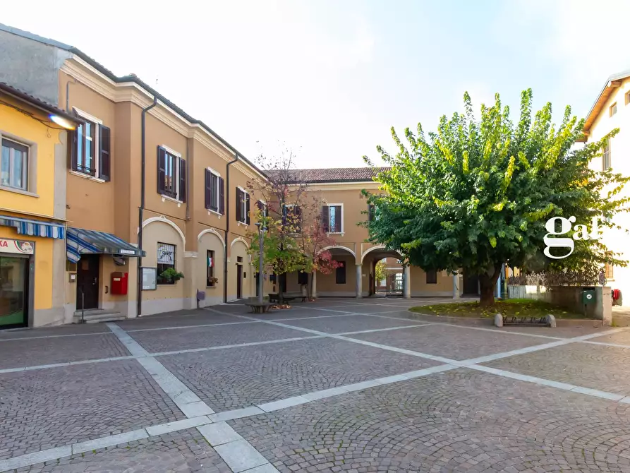 Immagine 3 di Negozio in vendita  in Piazza Della Vittoria 3 a Paderno D'adda