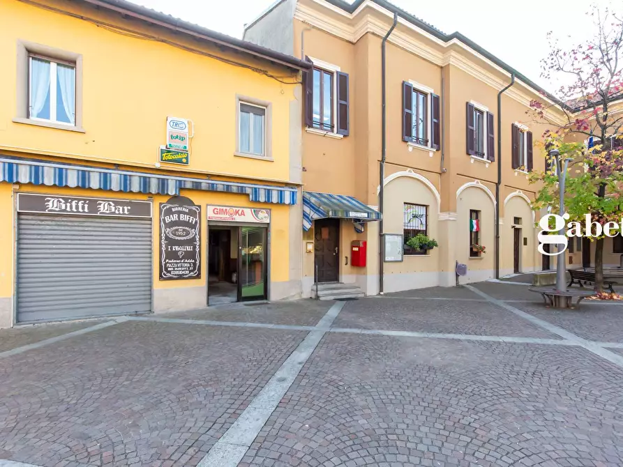 Immagine 4 di Negozio in vendita  in Piazza Della Vittoria 3 a Paderno D'adda