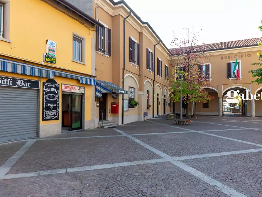 Immagine 5 di Negozio in vendita  in Piazza Della Vittoria 3 a Paderno D'adda