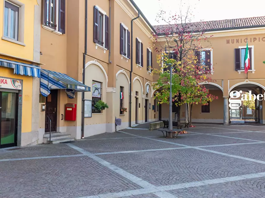 Immagine 6 di Negozio in vendita  in Piazza Della Vittoria 3 a Paderno D'adda