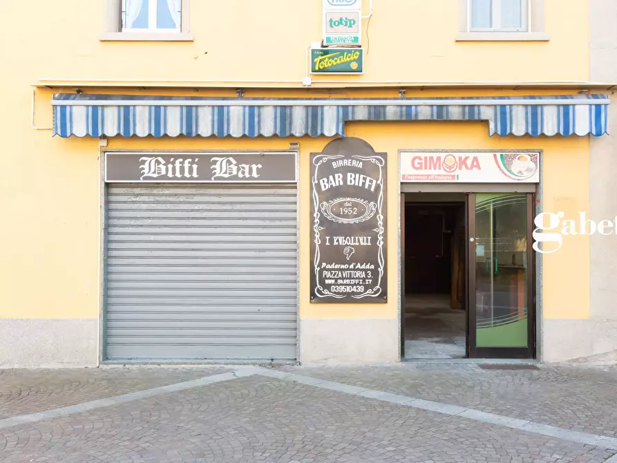 Immagine 8 di Negozio in vendita  in Piazza Della Vittoria 3 a Paderno D'adda
