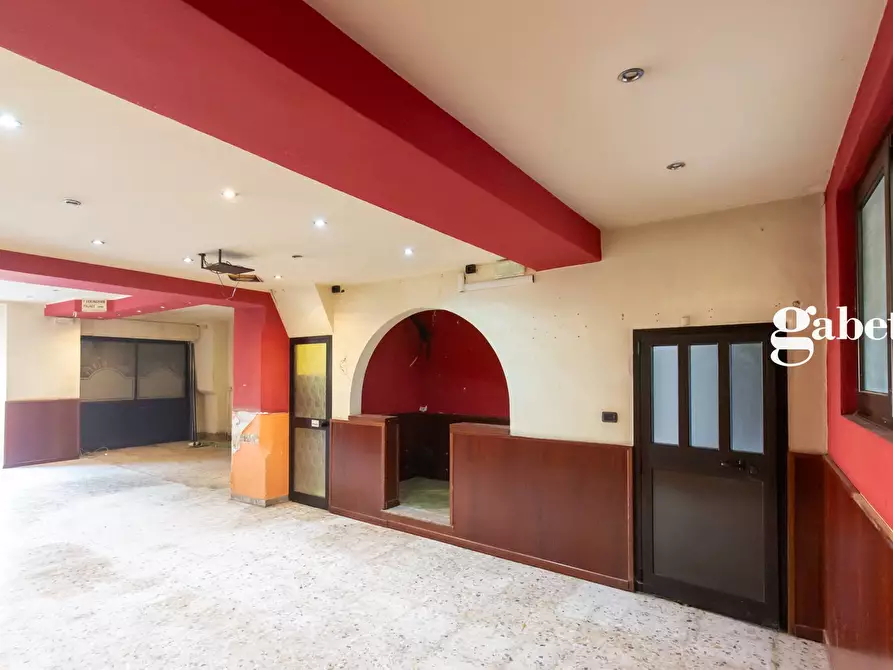 Immagine 10 di Negozio in vendita  in Piazza Della Vittoria 3 a Paderno D'adda