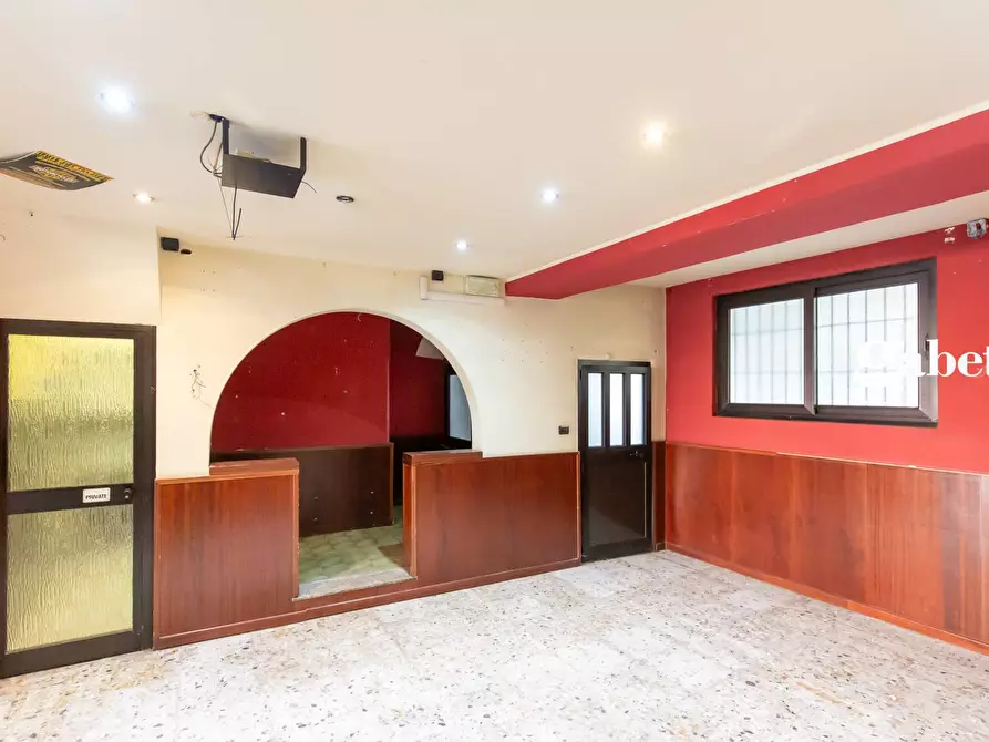 Immagine 11 di Negozio in vendita  in Piazza Della Vittoria 3 a Paderno D'adda