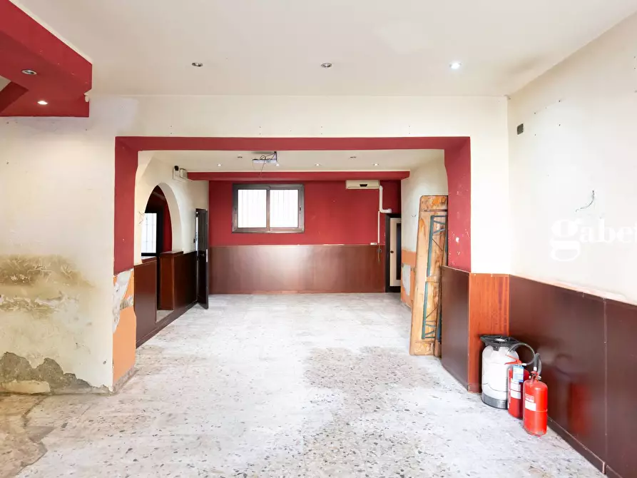 Immagine 15 di Negozio in vendita  in Piazza Della Vittoria 3 a Paderno D'adda