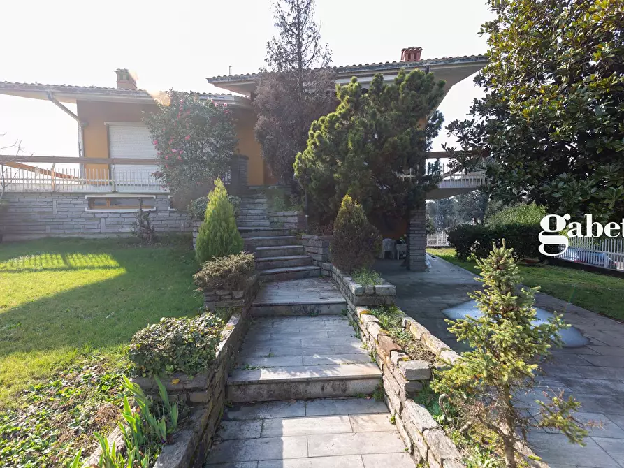 Immagine 4 di Villa in vendita  in Via Trento 28 a Osnago
